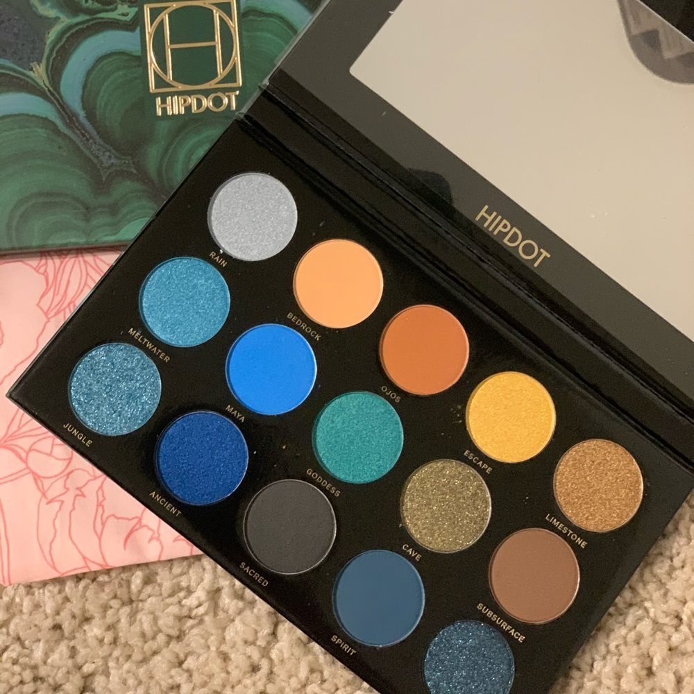 Hipdot eyeshadow palette